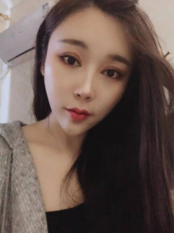 极品长腿嫩妹鲍鱼粉嫩小穴紧